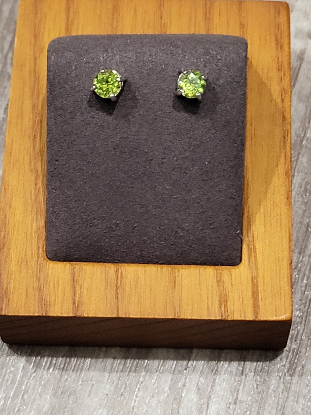 Green Genuine Peridot 5mm Stud Earrings - Elegant Sparkle